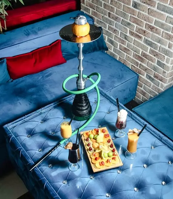 Shisha on Wheels Dubai vs. Lounges Which One Wins