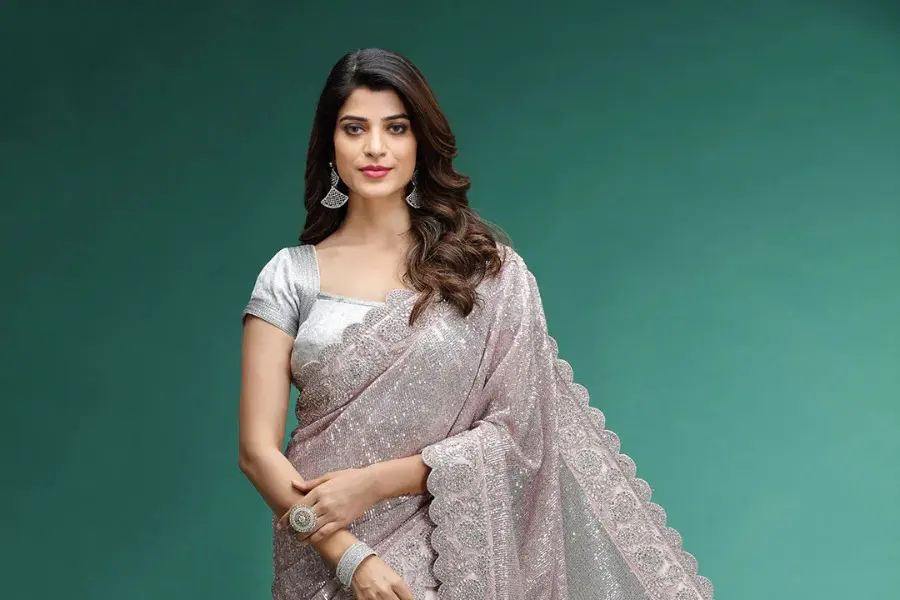Best Online Way to Buy Authentic Designer Sarees for Navratri 2025